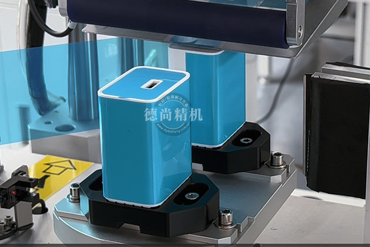 你怎么還在用人工貼膜呀！快來(lái)看看這款（充電器頭自動(dòng)貼膜機(jī)）